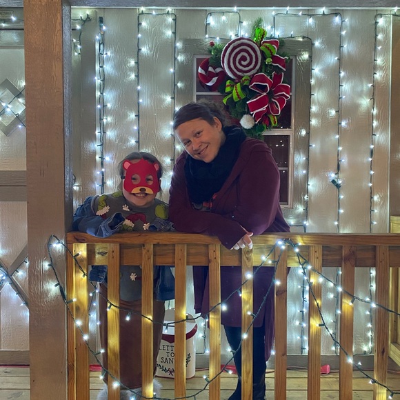 Meet your Posher, Veronica - Picture 1 of 5